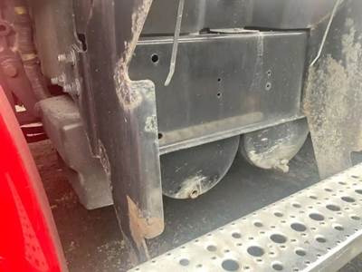 Freightliner Cascadia 132 Air Tank