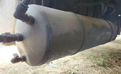 Freightliner Cascadia 132 Air Tank