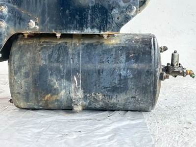 Freightliner Coronado 122 SD Air Tank for a 2012 Freightliner Coronado SD122