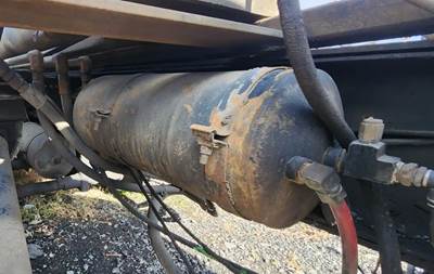 Freightliner FLD112SD Air Tank