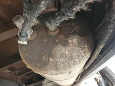 Freightliner FLD120SD Air Tank