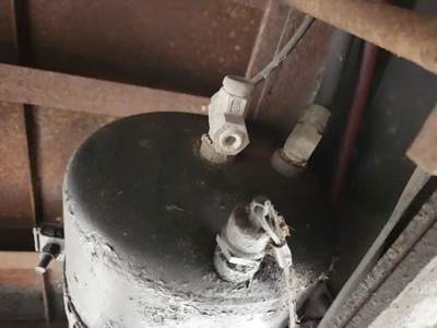 Freightliner FLD120SD Air Tank