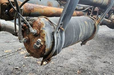 Freightliner M2 106 Air Tank