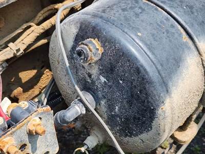 Freightliner M2 106 Air Tank
