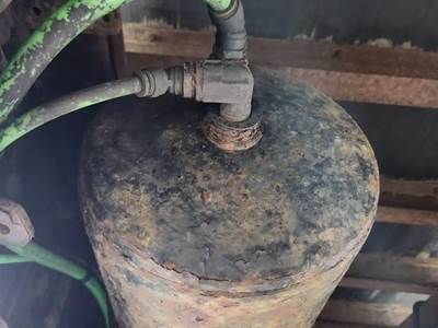 Freightliner M2 106 Air Tank