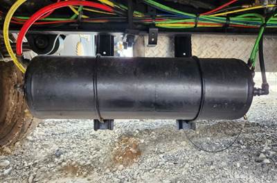 Freightliner M2 106 Air Tank