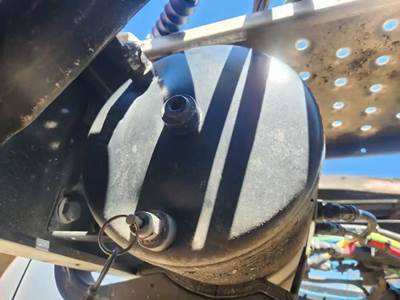 Freightliner M2 106 Air Tank