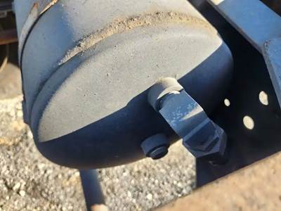 GMC T7500 Air Tank