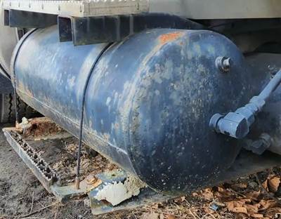 International 2554 Air Tank