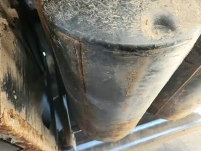 International LT625 Air Tank