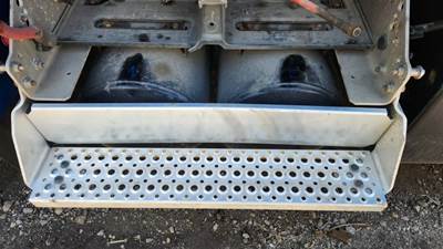 International LT625 Air Tank