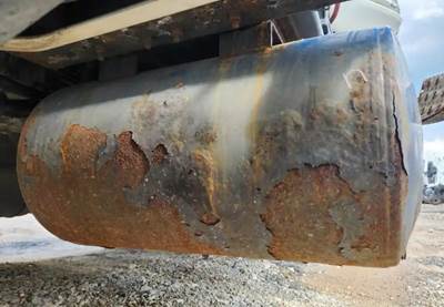 International LT625 Air Tank