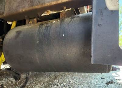International LT625 Air Tank