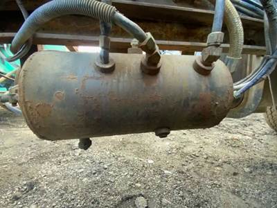 Mack DM690S Air Tank