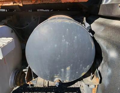 Mack Granite CV712 Air Tank for a 2004 Mack CV712 Granite