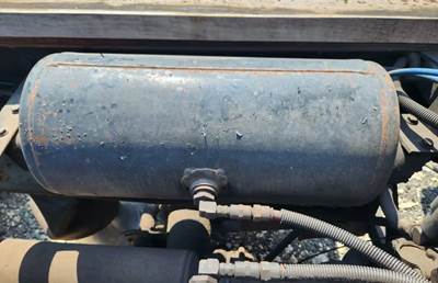 Mack Granite CV713 Air Tank for a 2005 Mack CV713 Granite