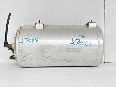 Mack Pinnacle CHU613 Air Tank for a 2014 Mack CHU613