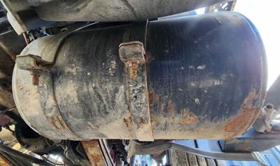 Mack Pinnacle CXU612 Air Tank for a 2009 Mack CXU612
