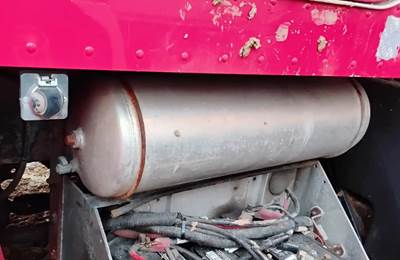Peterbilt 348 Air Tank
