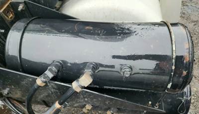 Peterbilt 384 Air Tank