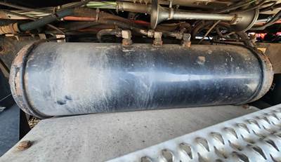 Peterbilt 387 Air Tank
