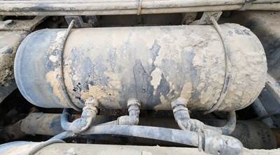 Peterbilt 567 Air Tank