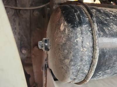 Peterbilt 567 Air Tank
