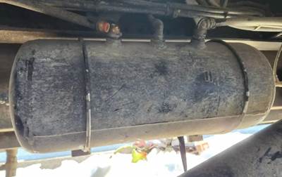 Peterbilt 567 Air Tank