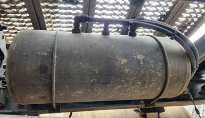 Peterbilt 579 Air Tank