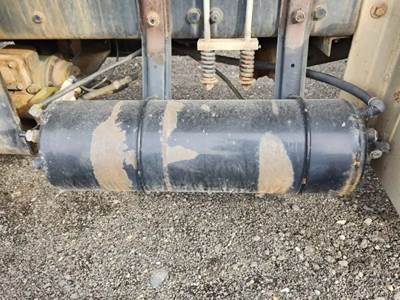 Sterling L7500 Air Tank