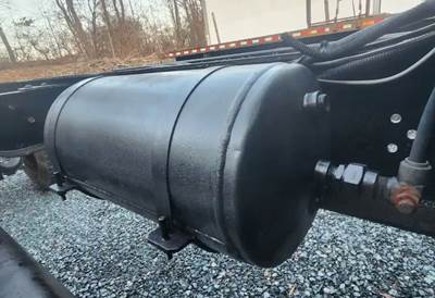 (Used) 1999 Chevrolet C7500, Air Tank- Side: Driver Left Side, Location: Bottom,