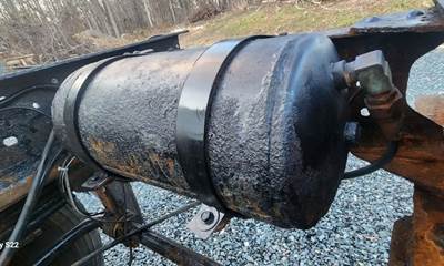 (Used) 1999 Chevrolet C7500, Air Tank- Side: Rear, Location: Bottom, Material: