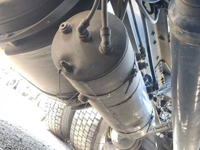 Volvo VNR64T Air Tank