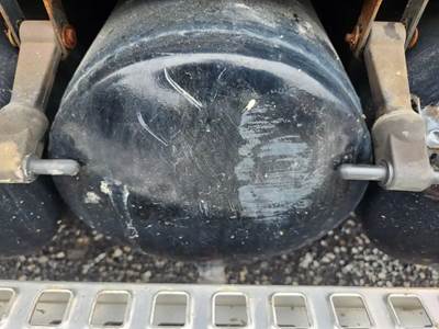 Volvo VNR64T Air Tank