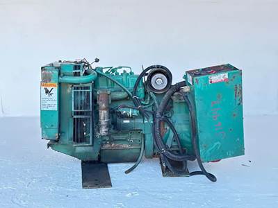 Onan Corporation 7.5RV Auxiliary Power Unit (APU) for a 1996 Sutphen Fire Truck