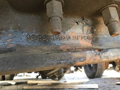 Dana-Spicer Front Axle Assembly for a 2009 Peterbilt 335