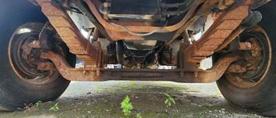 Ford F-800 Front Axle Assembly for a 1999 Ford F800