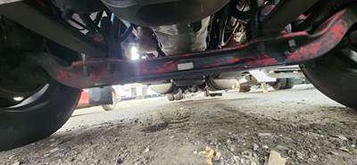 Freightliner FLD132 Classic XL Front Axle Assembly for a 2001 Freightliner FLD132 XL CLASSIC