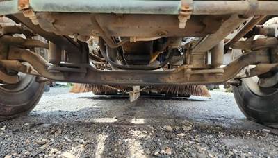 GMC T7500 Front Axle Assembly