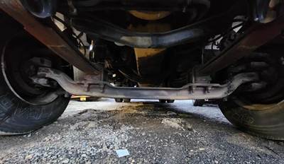 GMC TopKick C7000 Front Axle Assembly for a 1994 GMC C7000 Topkick