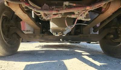 International 9100i Front Axle Assembly