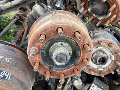 International 9200i Front Axle Assembly