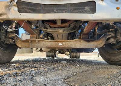 International 9900i Front Axle Assembly