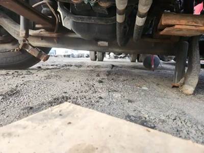 International DuraStar 4300 Front Axle Assembly