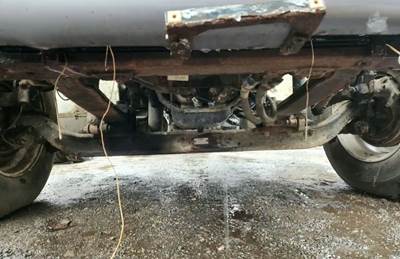 International DuraStar 4400 Front Axle Assembly