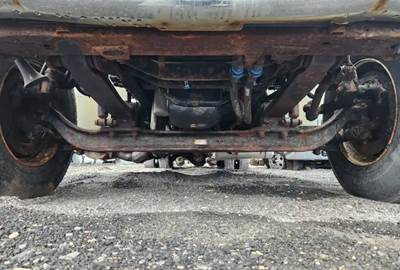 International DuraStar 4400 Front Axle Assembly