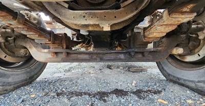 International F2574 Front Axle Assembly for a 1999 International F-2574