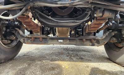 International F2574 Front Axle Assembly for a 1987 International F-2574