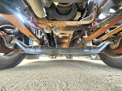 International LT625 Front Axle Assembly
