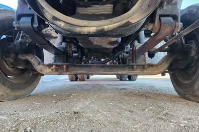 Mack CH613 Front Axle Assembly